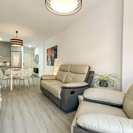 Stunning In With 2 Bedrooms, Wifi And Outdoor Swimming Pool Apartamento Torrevieja