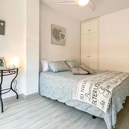 Stunning In With 2 Bedrooms, Wifi And Outdoor Swimming Pool *